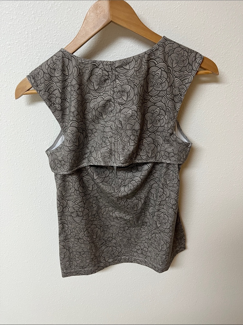 Merrell Floral Scoop Neck Tank Top - brown. Women’s size M - Picture 3 of 3